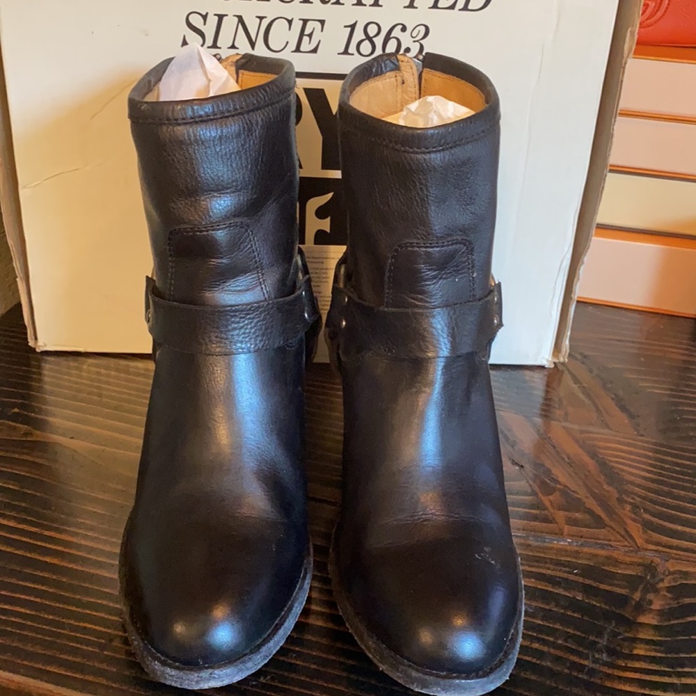 Frye Tabitha Harness Short in Black - Picture 4 of 17